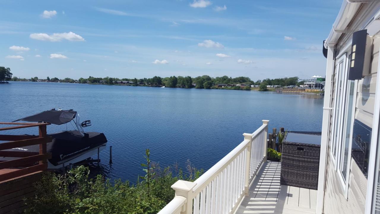 Lake View-Waterski Tattershall Exterior photo